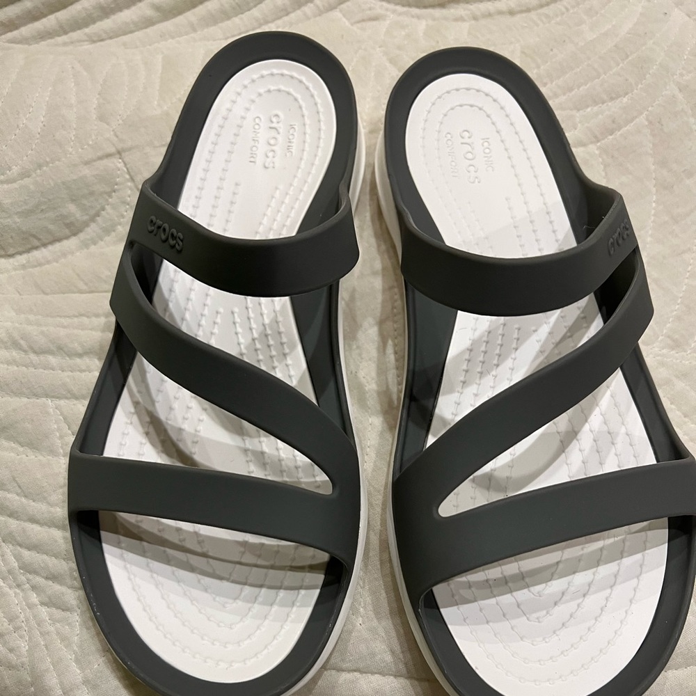 Womens CROCS size 7